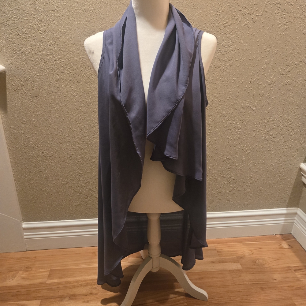 Elegant Sleeveless Drape Jacket